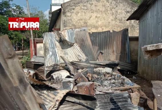 Massive fire broke out in a grocery shop, caused losses over Rs. 2.5 lakhs Massive fire broke out in a grocery shop, caused losses over Rs. 2.5 lakhs
